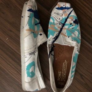 TOMS shoes